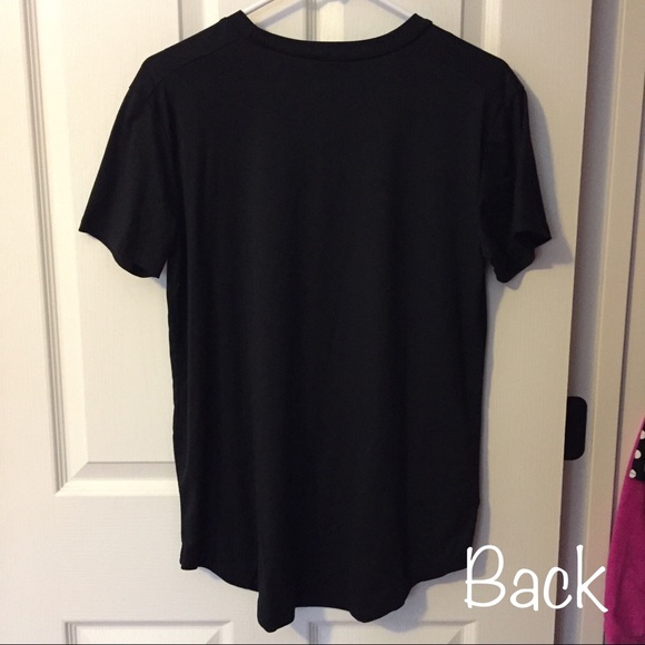 Rue21 Women’s Graphic Tee - Picture 3 of 4